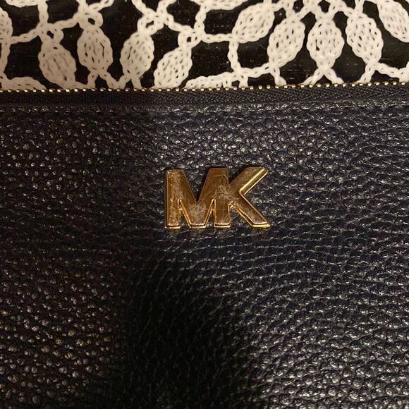 Michael Kors Scalloped Navy Leather Wristlet - Picture 3 of 11